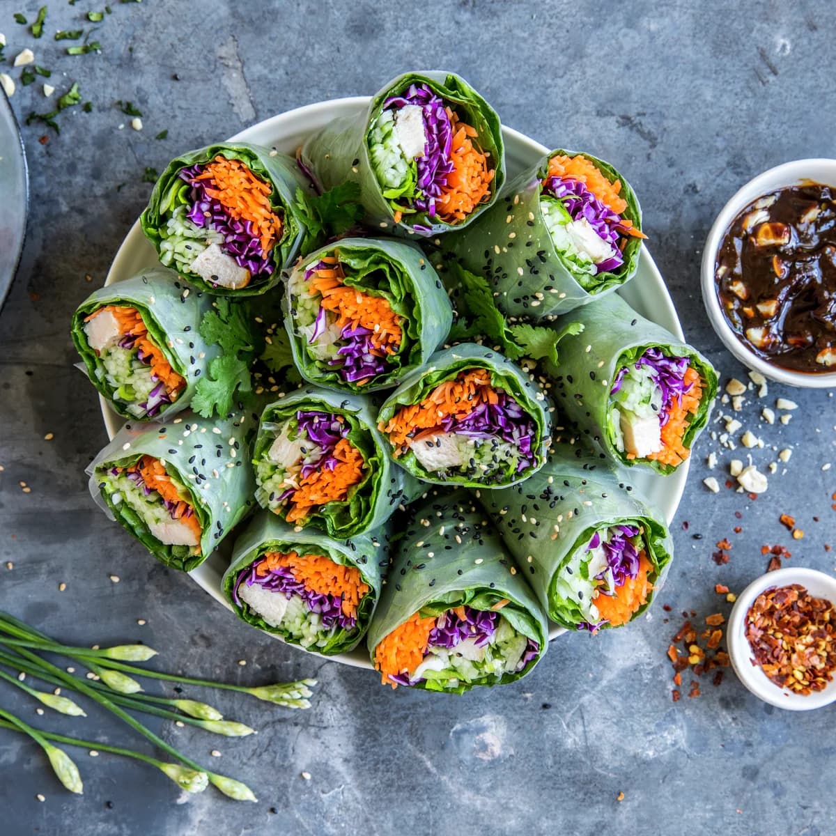 Rulouri de primăvară proaspete cu pui