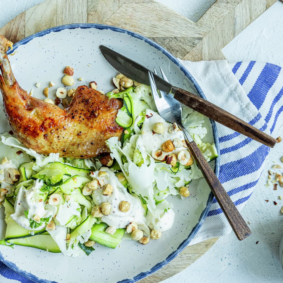 Grilate piept de pui cu salată proaspătă