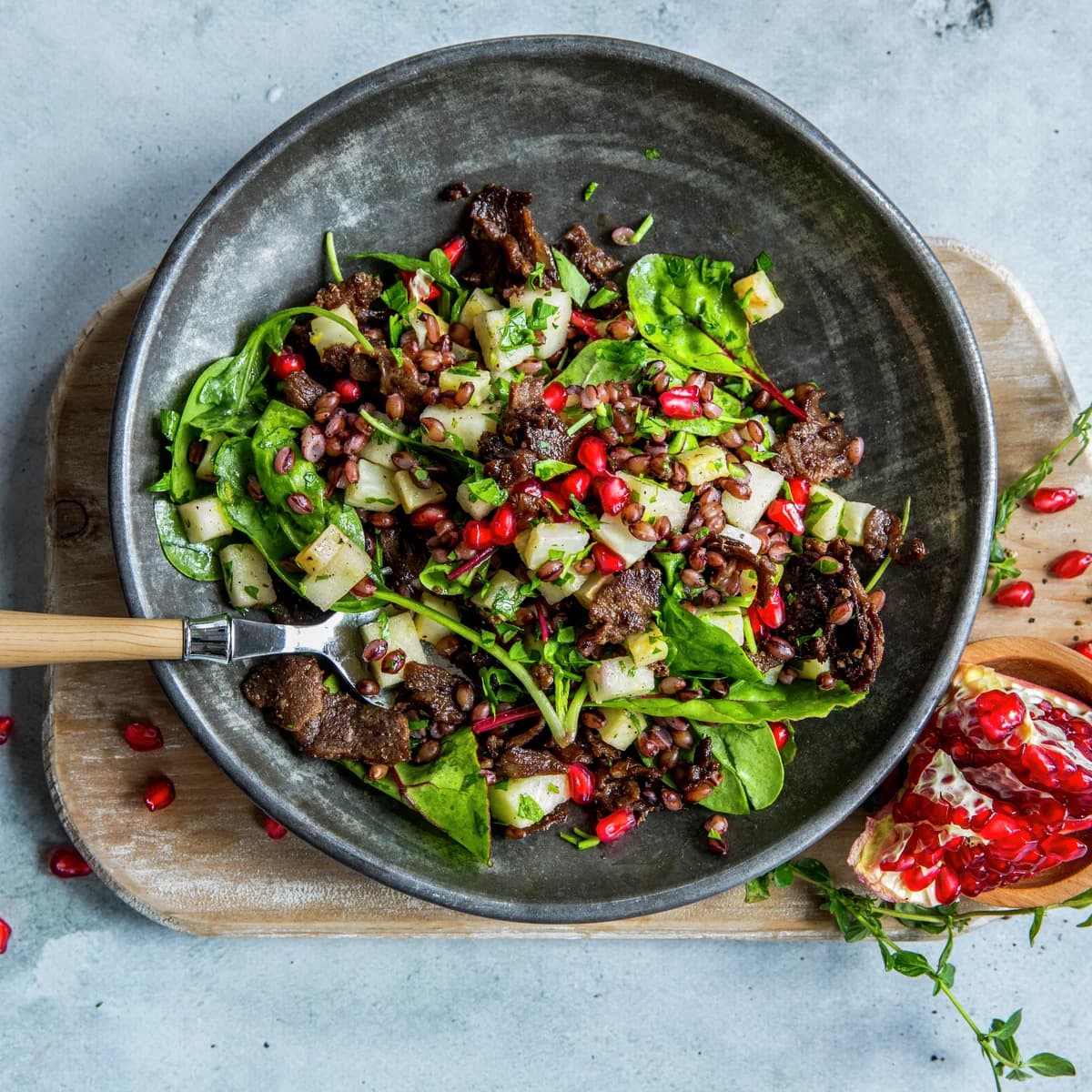 Salat de carne de vită, broccoli și sfeclă roșie