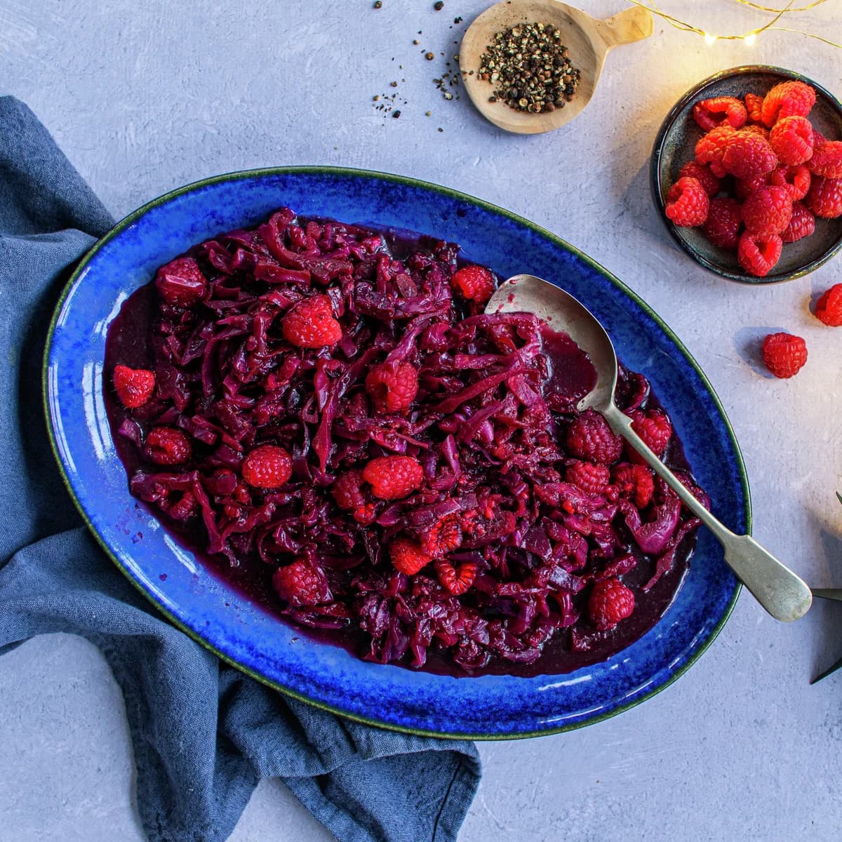 Ovnsbakt Rødkål cu Mere și Afine