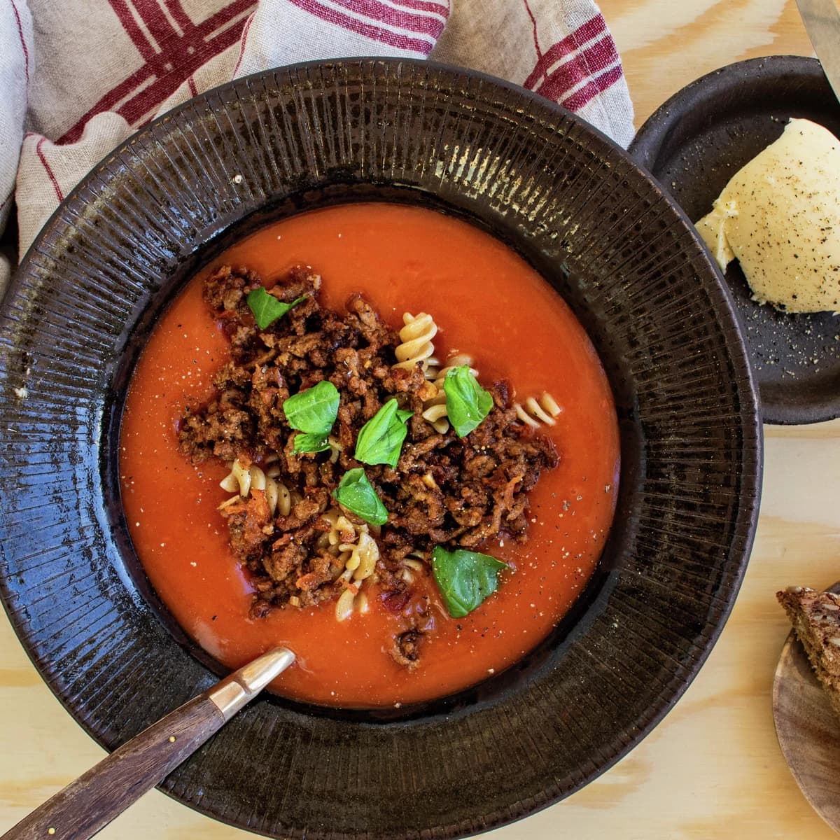 Supă de roșii cu carne tocată