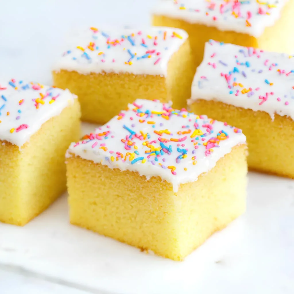 Tarta de vanilie cu glazură colorată