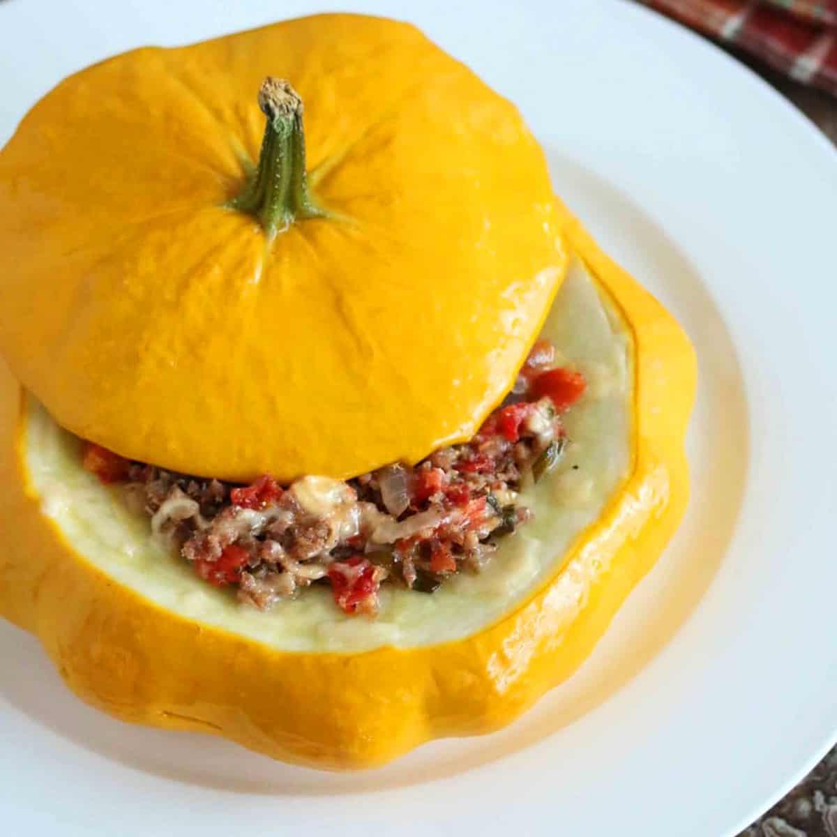 Dovleac pătrat umplut cu cârnați italieni