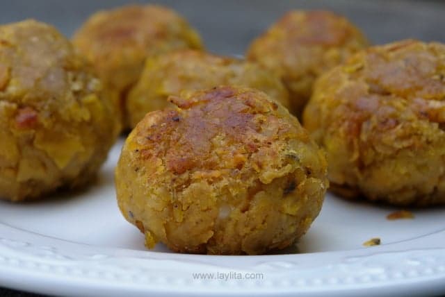 Bolon de Verde: Dumplings de Plantain Verde cu Umplutură de Brânză, Chorizo sau Chicharrones