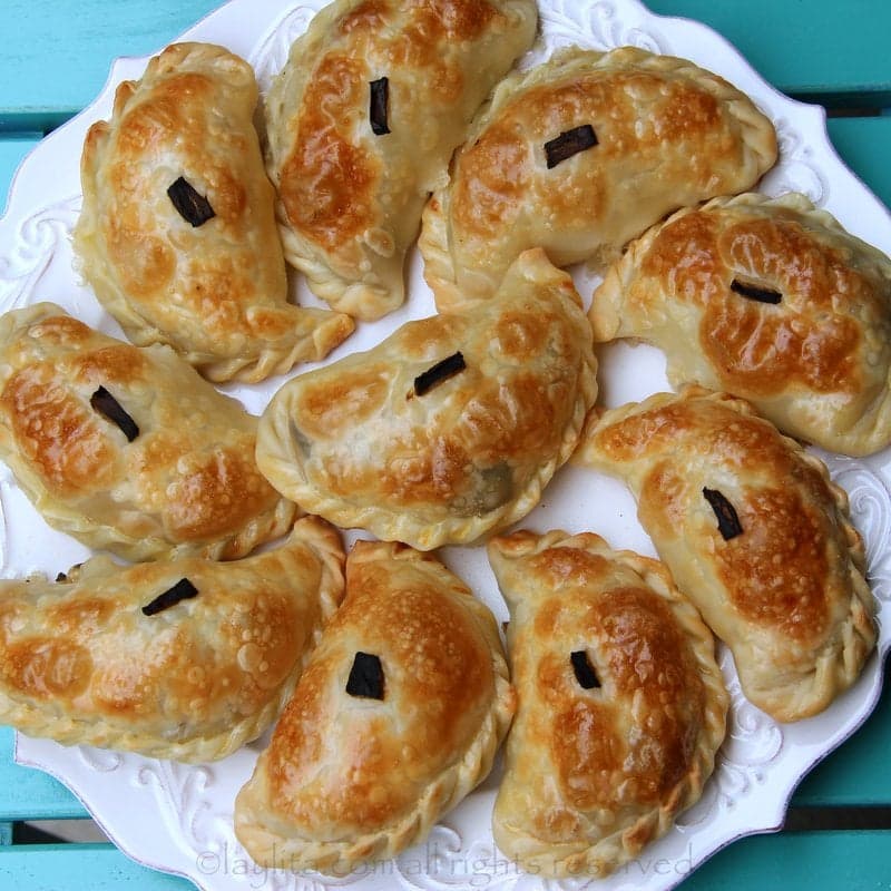 Empanade cu brânză și ardei poblano