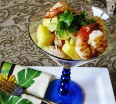 Cocktail de Creveți cu Ananas și Avocado