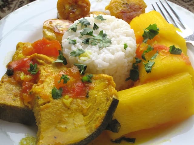 Sudado de Pescado (Supă de pește în stil columbian)