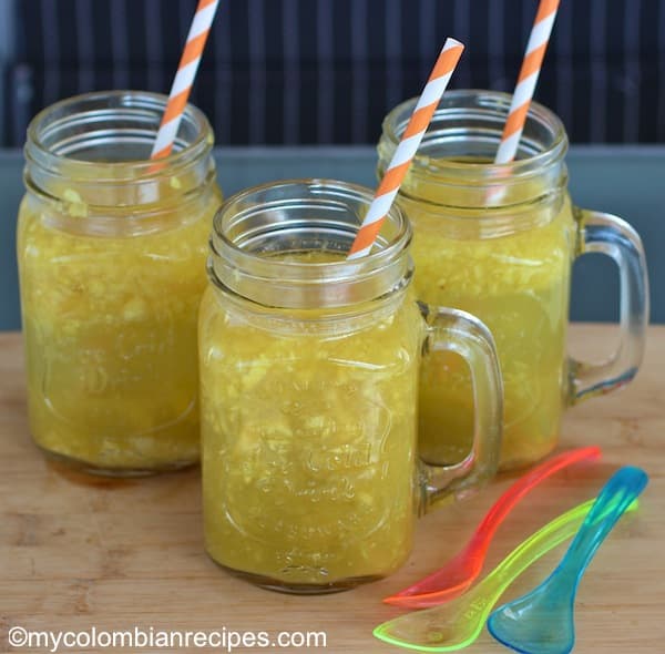 Champús (Lulo, Ananas și Băutură de Porumb)