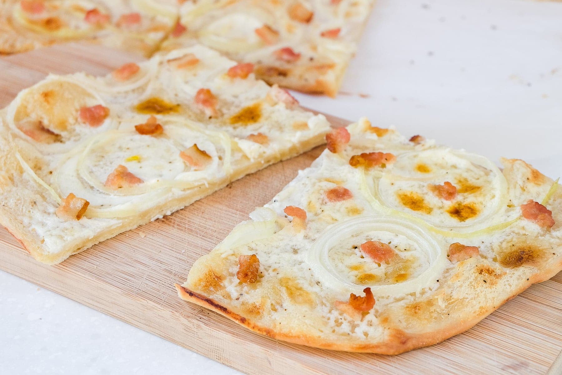 Flammkuchen (Tartă Flambée)