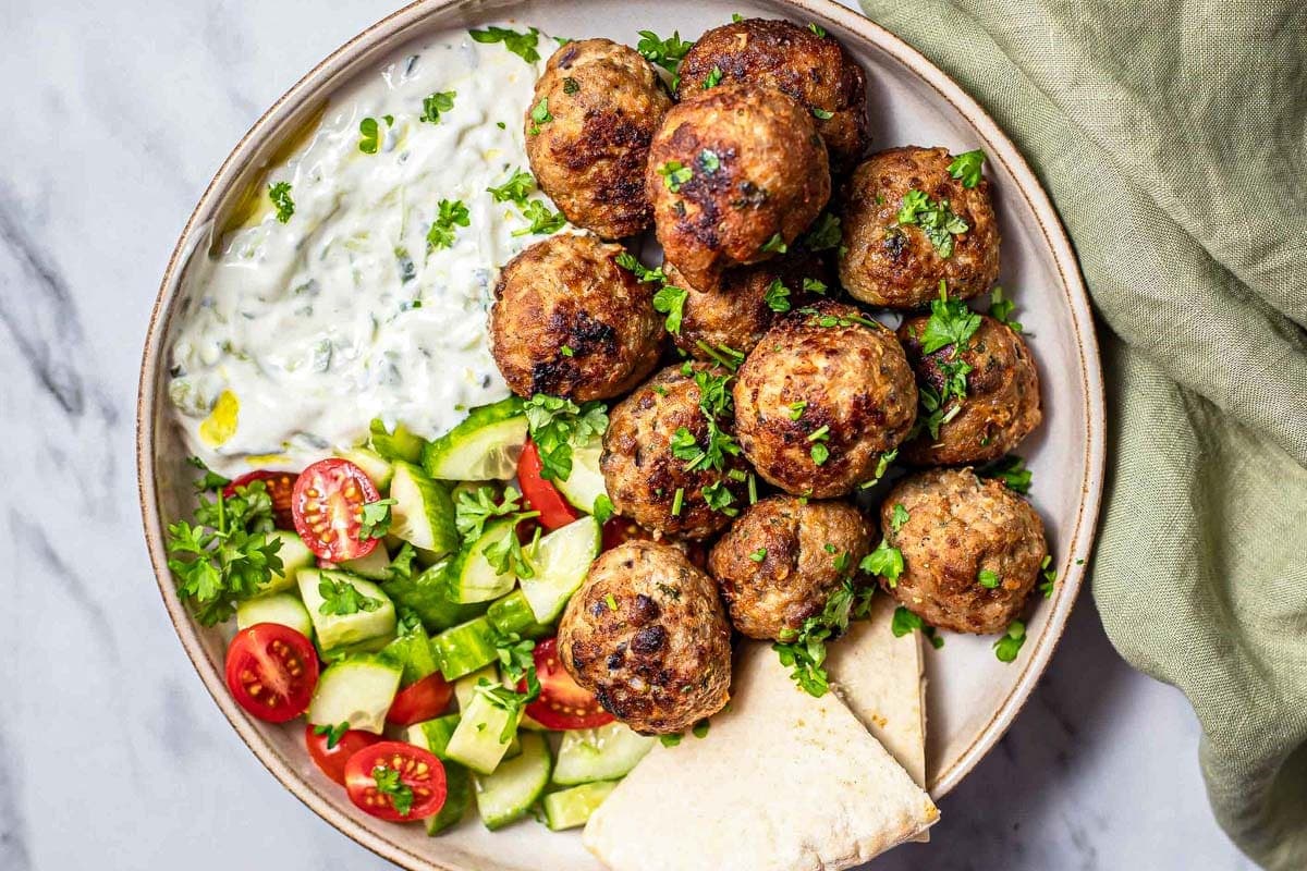 Keftedes (Carne de vită și porc tocată grecească)