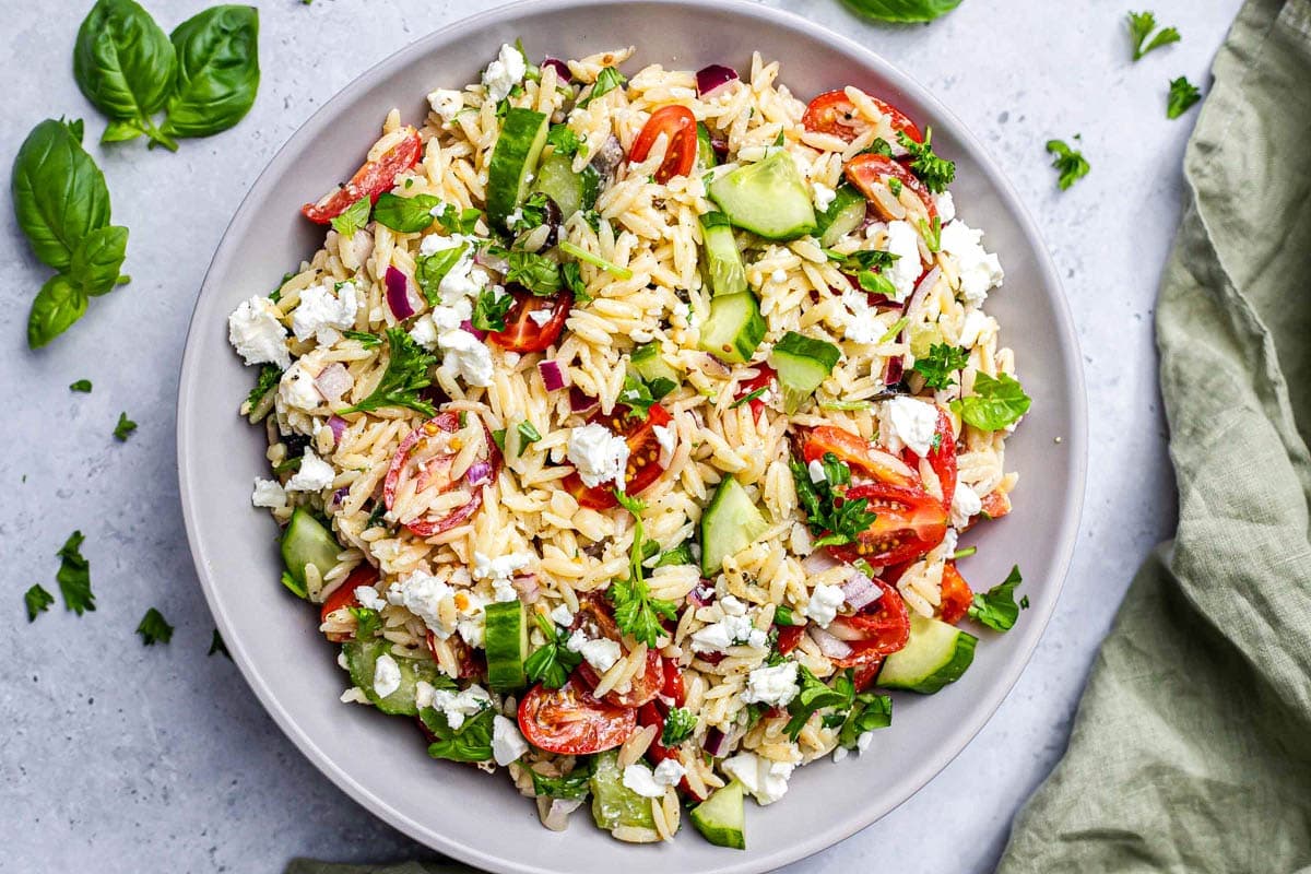 Salată Grecească de Orzo