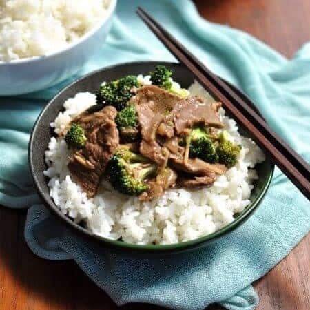 Carne de vită cu broccoli la slow cooker