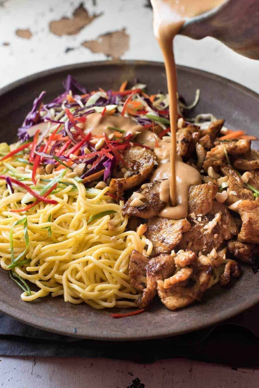 Salată de Noodle cu Pui Satay