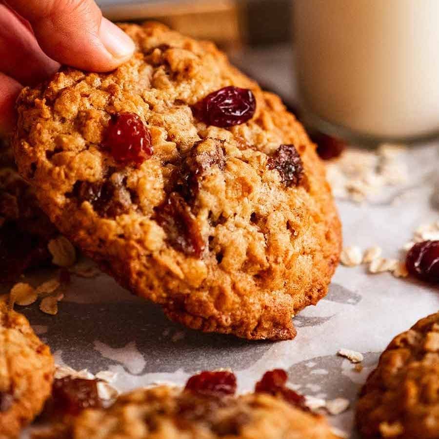 Oatmeal Raisin Cookie (Soft &amp; Chewy)