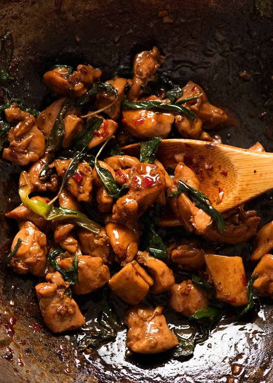 Pui cu Ardei iute și Busuioc Thailandez