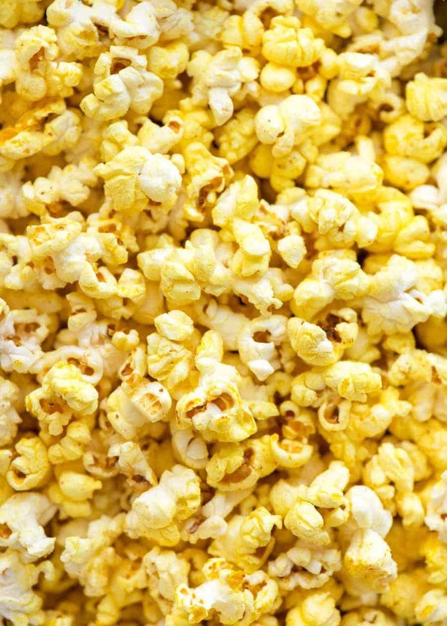 Popcorn casnic făcut în casă (Popcorn cu unt clarificat crocant)