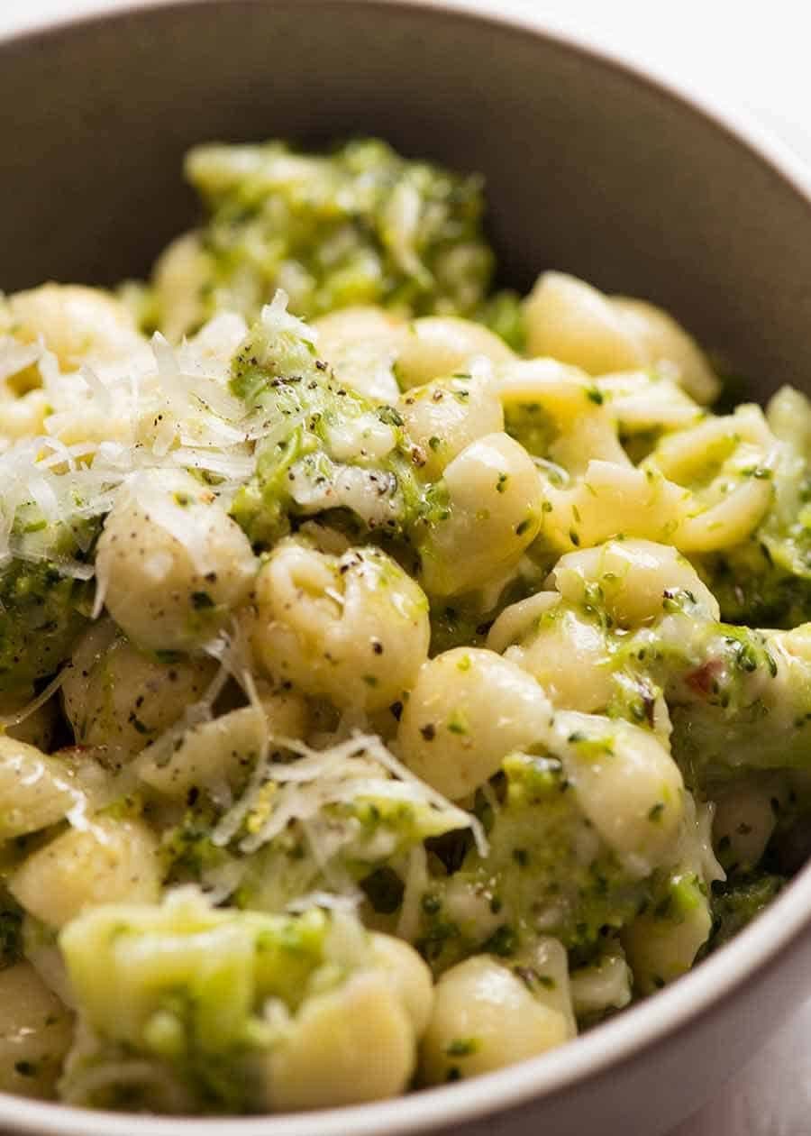 Pasta cu Broccoli Rapidă și Brânză