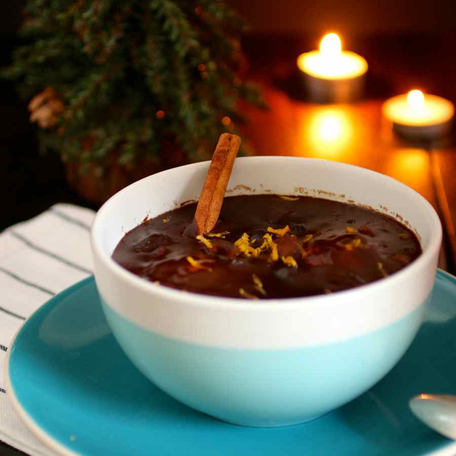 Imbuljuta tal-Qastan - Băutură tradițională malteză cu nuci și ciocolată