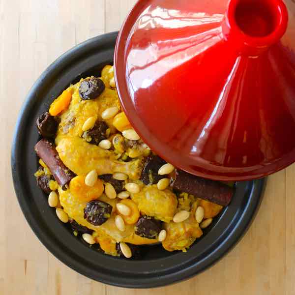 Djaj Mqualli (Tajine de Pollo) cu Fructe Secuțe