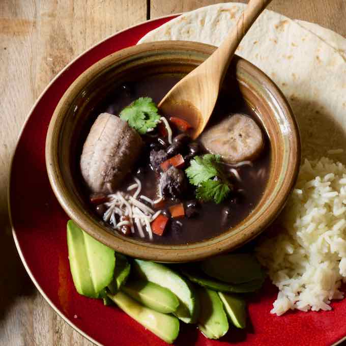 Sopa de Frijoles (Supă de Fasole Neagră Hondureană)