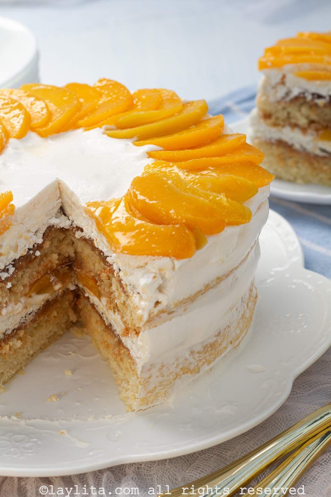 Torta Chajá: Tortă uruguayană cu straturi de meringă, dulce de leche și pere