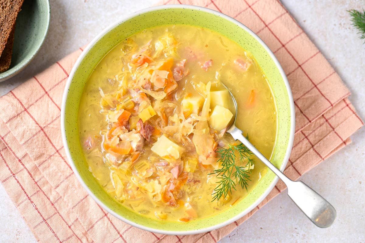 Supă de varză murată ucraineană (Kapustnyak)