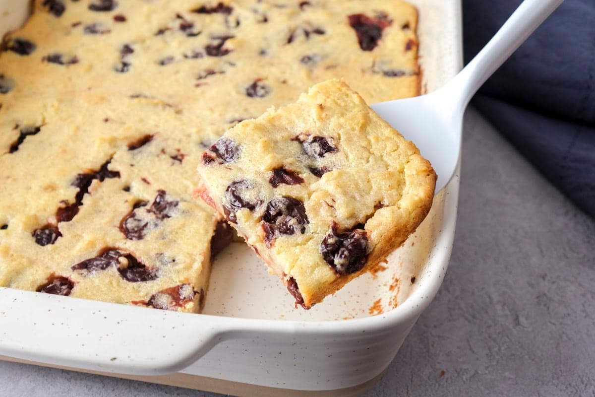 Casserolă de griș cu cireșe acide (Grießauflauf)