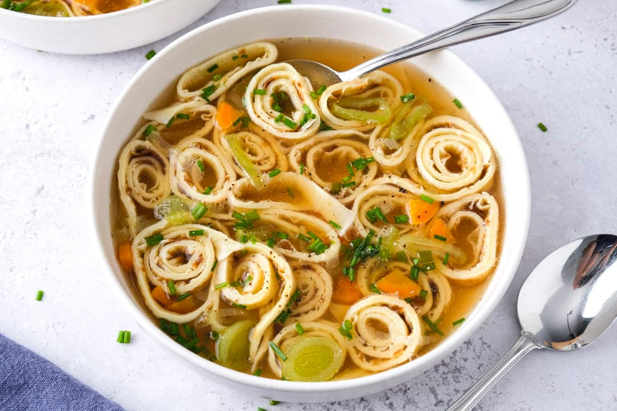 Flädlesuppe (Supă de clătite germane)
