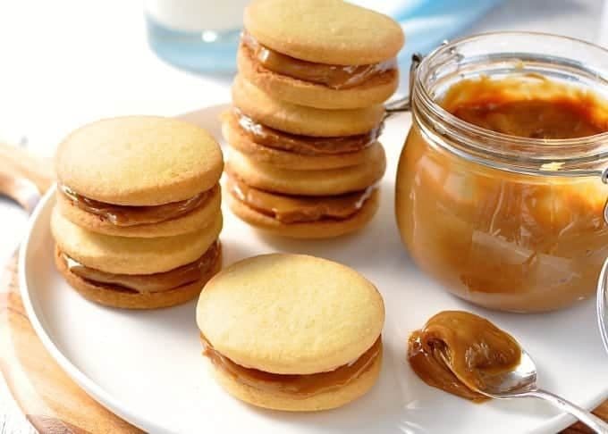 Sandvișuri cu biscuiți Shortbread cu Dulce de Leche