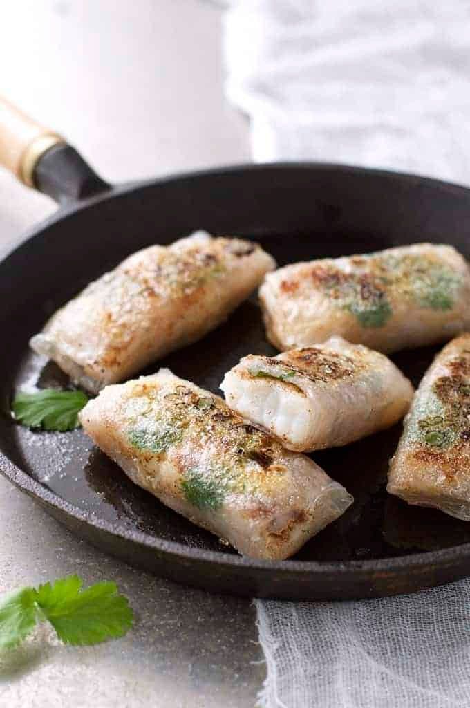 Pește împachetat în foi de orez crocante (5 ingrediente)