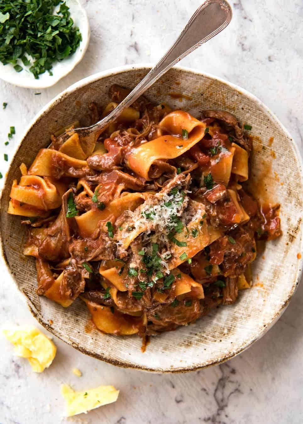 Ragu de vită desfacut la foc lent cu paste Pappardelle
