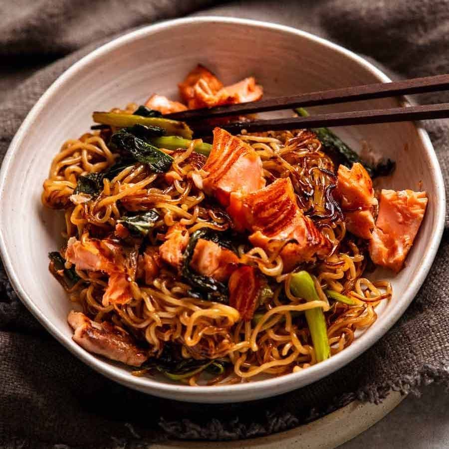 Salmon Teriyaki cu Noodle-uri
